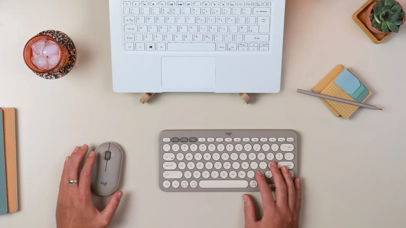 ماوس بی‌سیم لاجیتک مدل M350 PEBBLE
