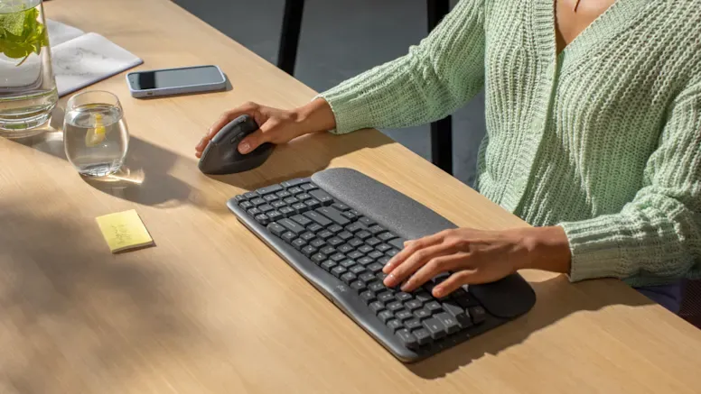 ماوس بی‌سیم لاجیتک مدل LIFT VERTICAL Ergonomic