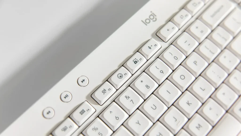 کیبورد بی‌سیم لاجیتک مدل Logitech Signature K650 Wireless White